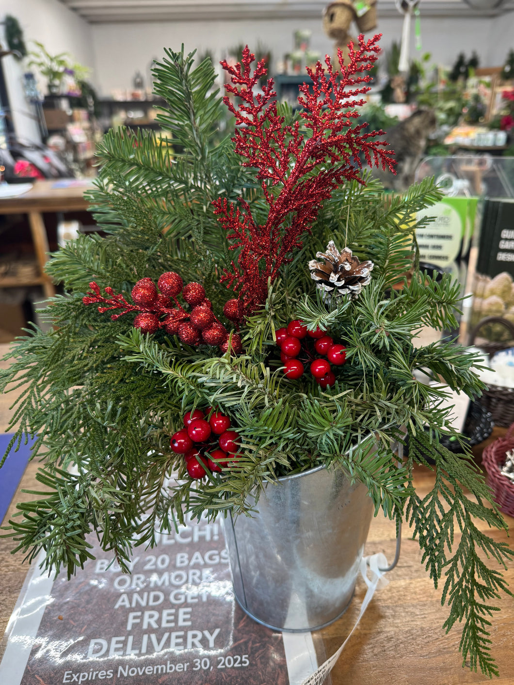 XMAS Minimalist Greenery Bucket